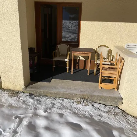 Au Pied Des Pistes